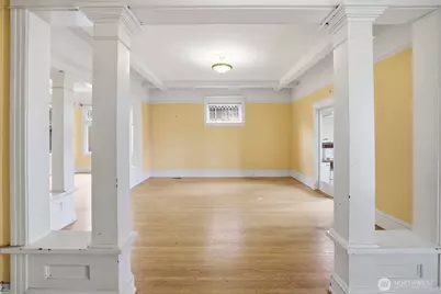 6238 Woodlawn Avenue N, Seattle, WA 98103 - Photo 3