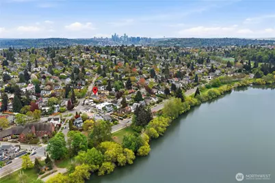 6238 Woodlawn Avenue N, Seattle, WA 98103 - Photo 35