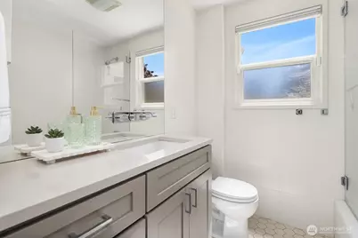 549 N 77th Street, Seattle, WA 98103 - Photo 17