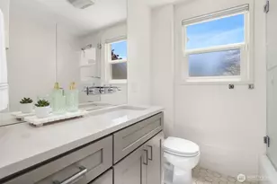 549 N 77th St, Seattle, WA 98103 - Photo 17