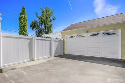 549 N 77th Street, Seattle, WA 98103 - Photo 25