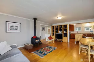 10218 NE Pine Way, Bainbridge Island, WA 98110 - Photo 5