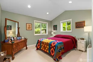 10218 NE Pine Way, Bainbridge Island, WA 98110 - Photo 15