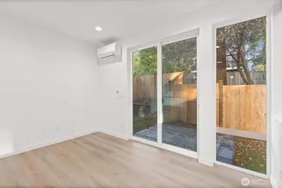 10742 Interlake Avenue N, Seattle, WA 98133 - Photo 7