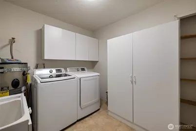 827 99th St S, Tacoma, WA 98444 - Photo 17