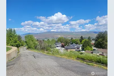 1823 North Road, Wenatchee, WA 98801 - Photo 1