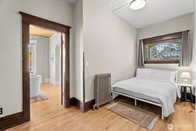 920 4th Avenue N, Seattle, WA 98109 - Photo 17