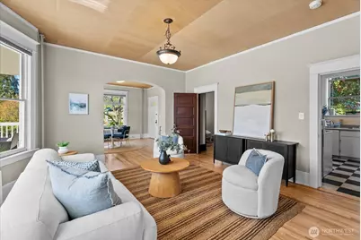 920 4th Avenue N, Seattle, WA 98109 - Photo 11