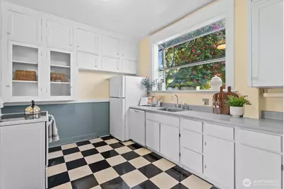 920 4th Avenue N, Seattle, WA 98109 - Photo 19