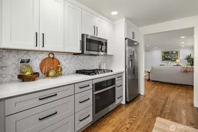2702 4th Avenue W, Seattle, WA 98119 - Photo 7