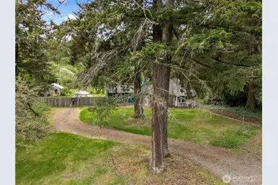 11315 D Street E, Tacoma, WA 98445 - Photo 25