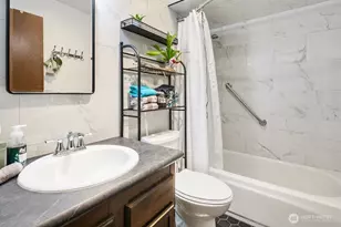 9710 Greenwood Ave N, Seattle, WA 98103 - Photo 17