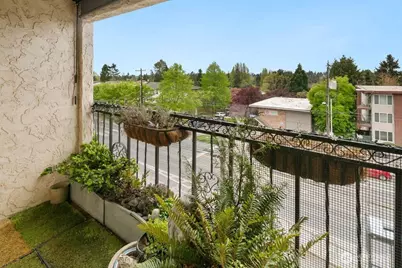 9710 Greenwood Avenue N #303, Seattle, WA 98103 - Photo 21