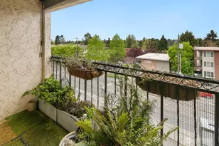 9710 Greenwood Ave N, Seattle, WA 98103 - Photo 21
