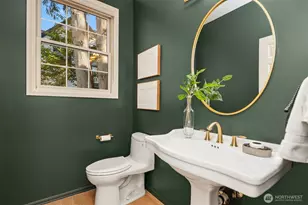 2400 100th Ave NE, Bellevue, WA 98004 - Photo 11
