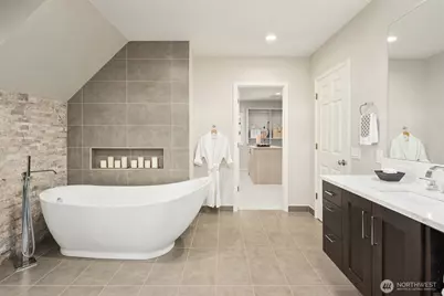 2400 100th Avenue NE, Bellevue, WA 98004 - Photo 17
