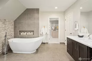 2400 100th Ave NE, Bellevue, WA 98004 - Photo 17