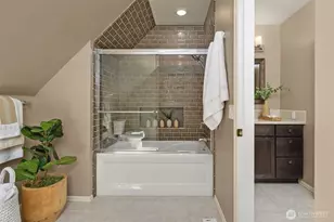 2400 100th Ave NE, Bellevue, WA 98004 - Photo 21