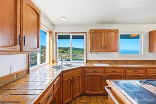 2198 Aurora Ct, Oak Harbor, WA 98277 - Photo 13