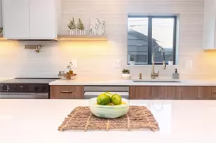 7210 Seward Park Ave S, Seattle, WA 98118 - Photo 9