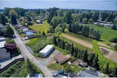 325 N Hawthorne Street, Burlington, WA 98233 - Photo 3