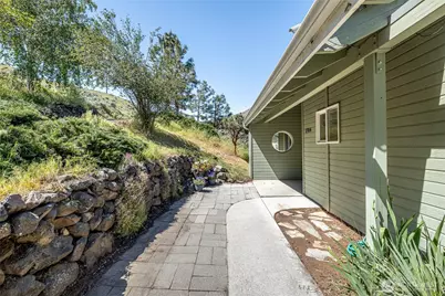 1704 Skyline Drive, Wenatchee, WA 98801 - Photo 3