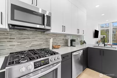 4301 26th Avenue SW, Seattle, WA 98106 - Photo 15