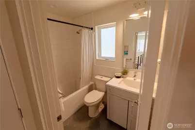 13540 39th Avenue NE #C, Seattle, WA 98125 - Photo 15