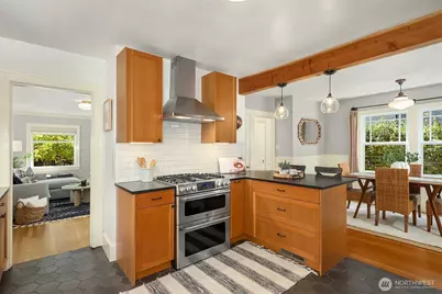546 N 75th Street, Seattle, WA 98103 - Photo 11