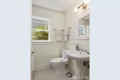 546 N 75th Street, Seattle, WA 98103 - Photo 19
