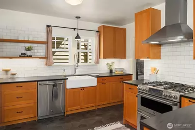 546 N 75th Street, Seattle, WA 98103 - Photo 7