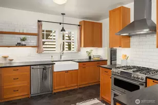 546 N 75th St, Seattle, WA 98103 - Photo 7