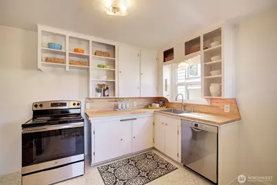 6827 36th Avenue NE, Seattle, WA 98115 - Photo 11