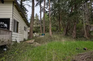 7537 Holiday Blvd, Guemes Island, WA 98221 - Photo 11