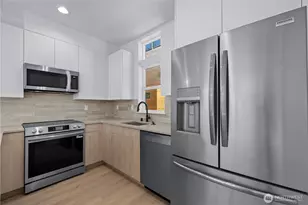1136 A NW 57th St, Seattle, WA 98107 - Photo 7