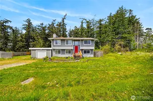 945 Walker Ave, Oak Harbor, WA 98277 - Photo 1
