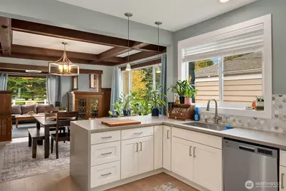 6411 Woodland Place N, Seattle, WA 98103 - Photo 3