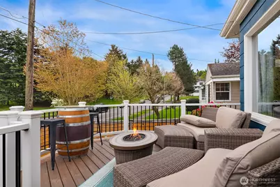 6411 Woodland Place N, Seattle, WA 98103 - Photo 17