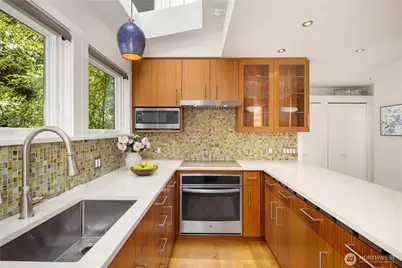 2466 Westlake Avenue N #19, Seattle, WA 98109 - Photo 9