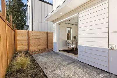 12044 Hiram Place NE #B, Seattle, WA 98125 - Photo 17