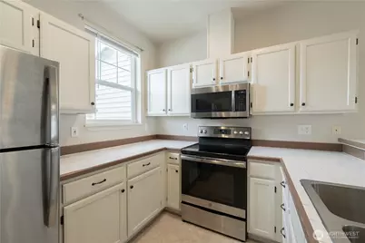 5400 Harbour Pointe Boulevard #J202, Mukilteo, WA 98275 - Photo 3