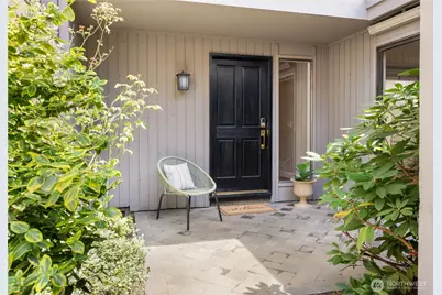 130 141st Place NE, Bellevue, WA 98007 - Photo 3