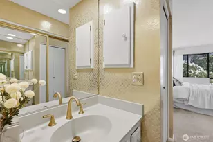 401 100th Ave NE, Bellevue, WA 98004 - Photo 19