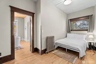 920 4th Ave N, Seattle, WA 98109 - Photo 17