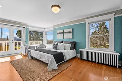 920 4th Avenue N, Seattle, WA 98109 - Photo 25