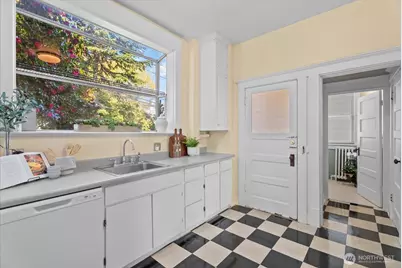 920 4th Avenue N, Seattle, WA 98109 - Photo 21