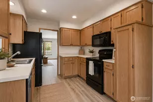 4864 N Village Ln, Bellingham, WA 98226 - Photo 9