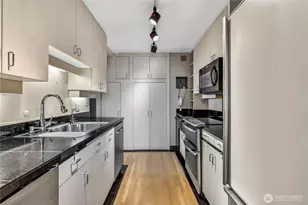 4540 8th Ave NE, Seattle, WA 98105 - Photo 7