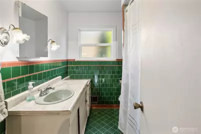 9334 E B Street, Tacoma, WA 98445 - Photo 13