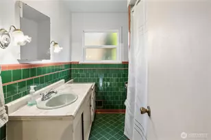 9334 E B St, Tacoma, WA 98445 - Photo 13